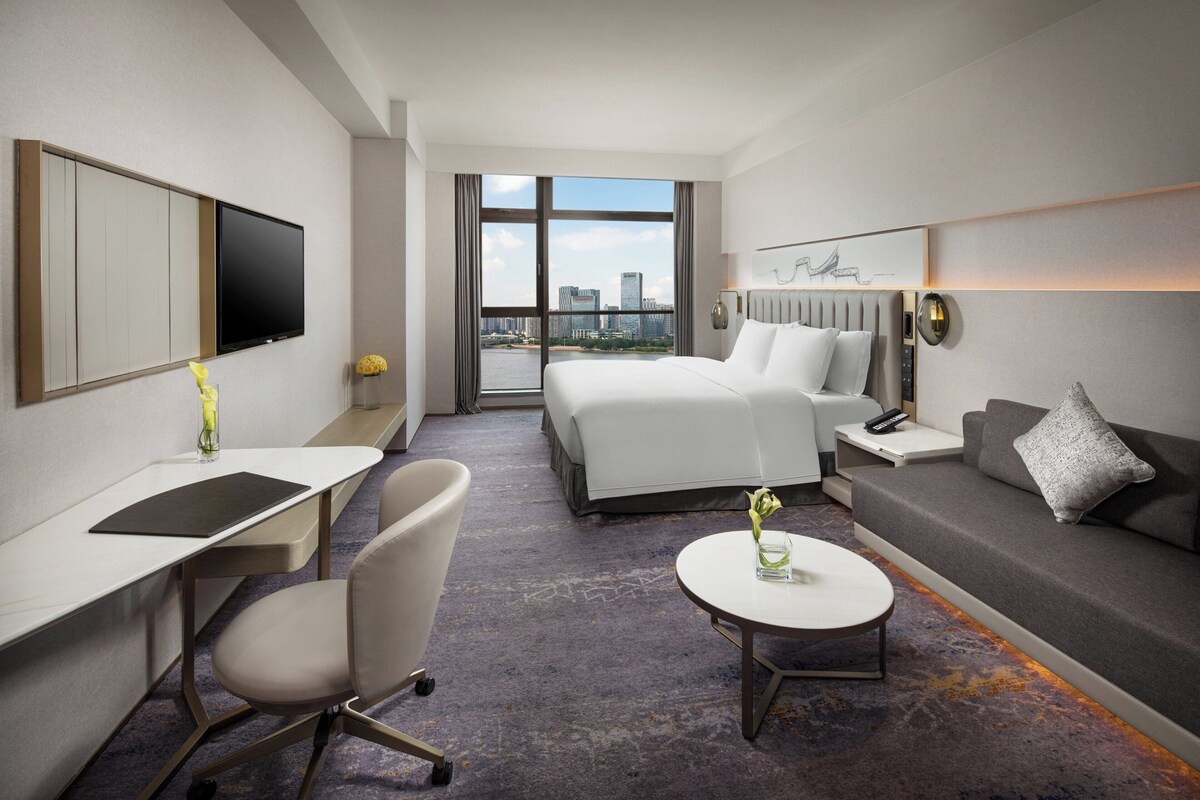 Ropa de cama de alta calidad y minibar 