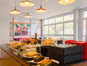 Se sirven cenas y cocina brasileña 