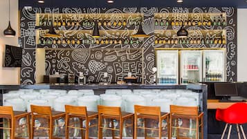 Bar (trong khuôn viên)