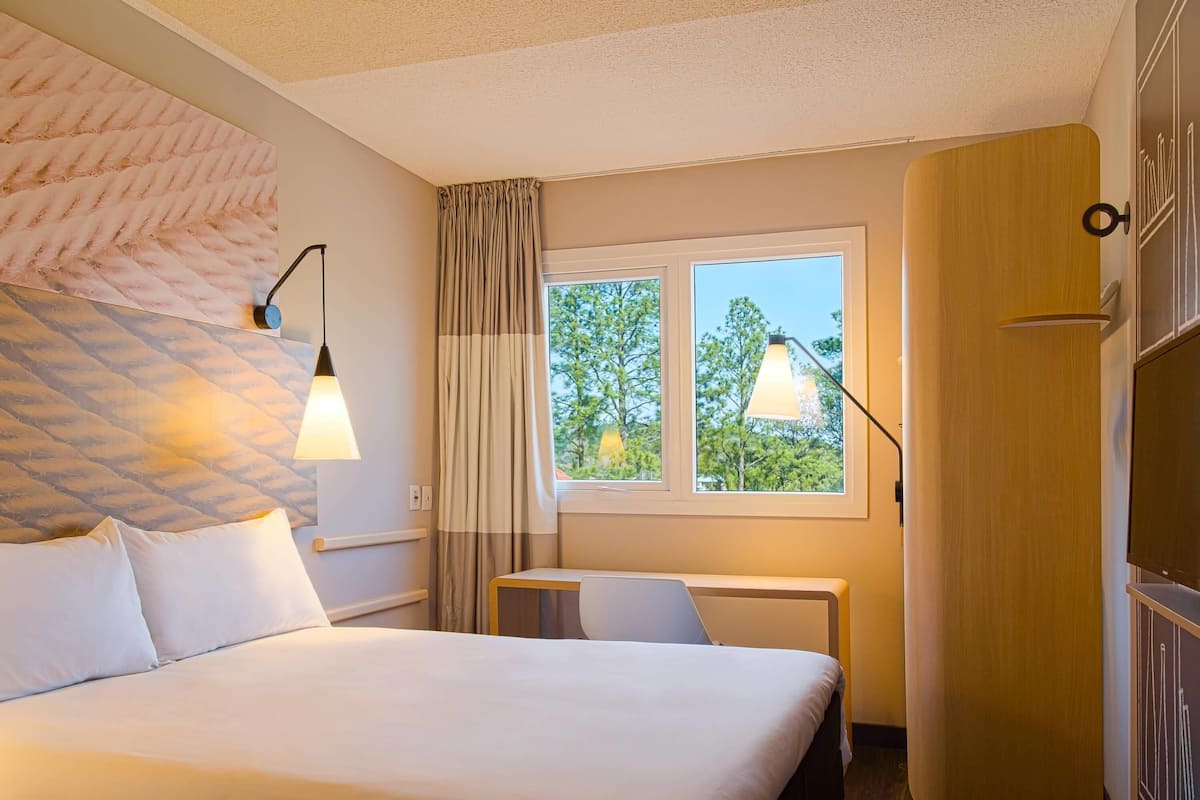 Standard Apartment, 1 Double Bed | Minibar, desk, blackout drapes, soundproofing