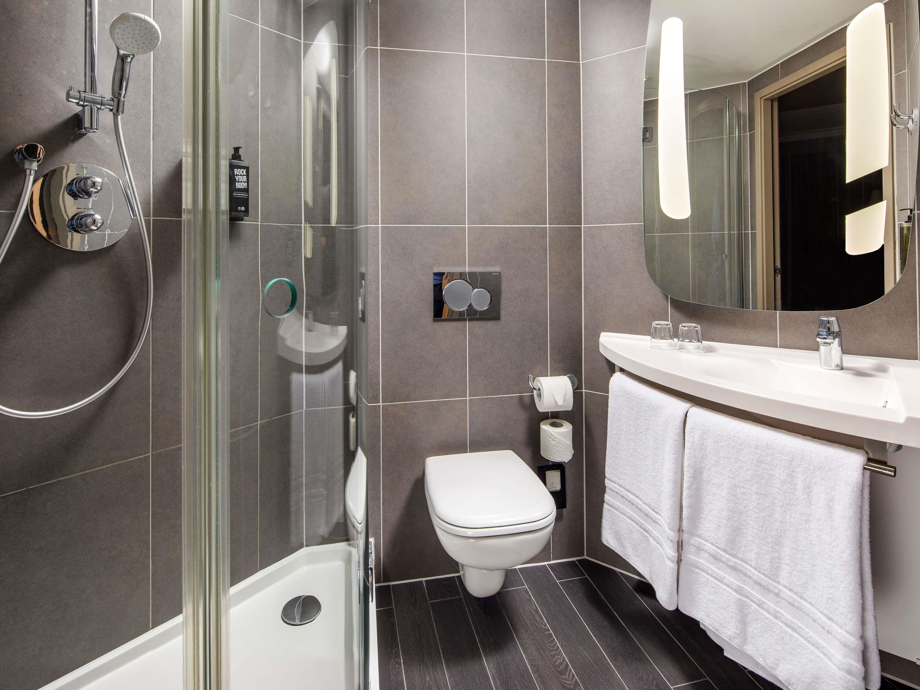 twin sweetroom by ibis | desk, blackout curtains, soundproofing, free wifi