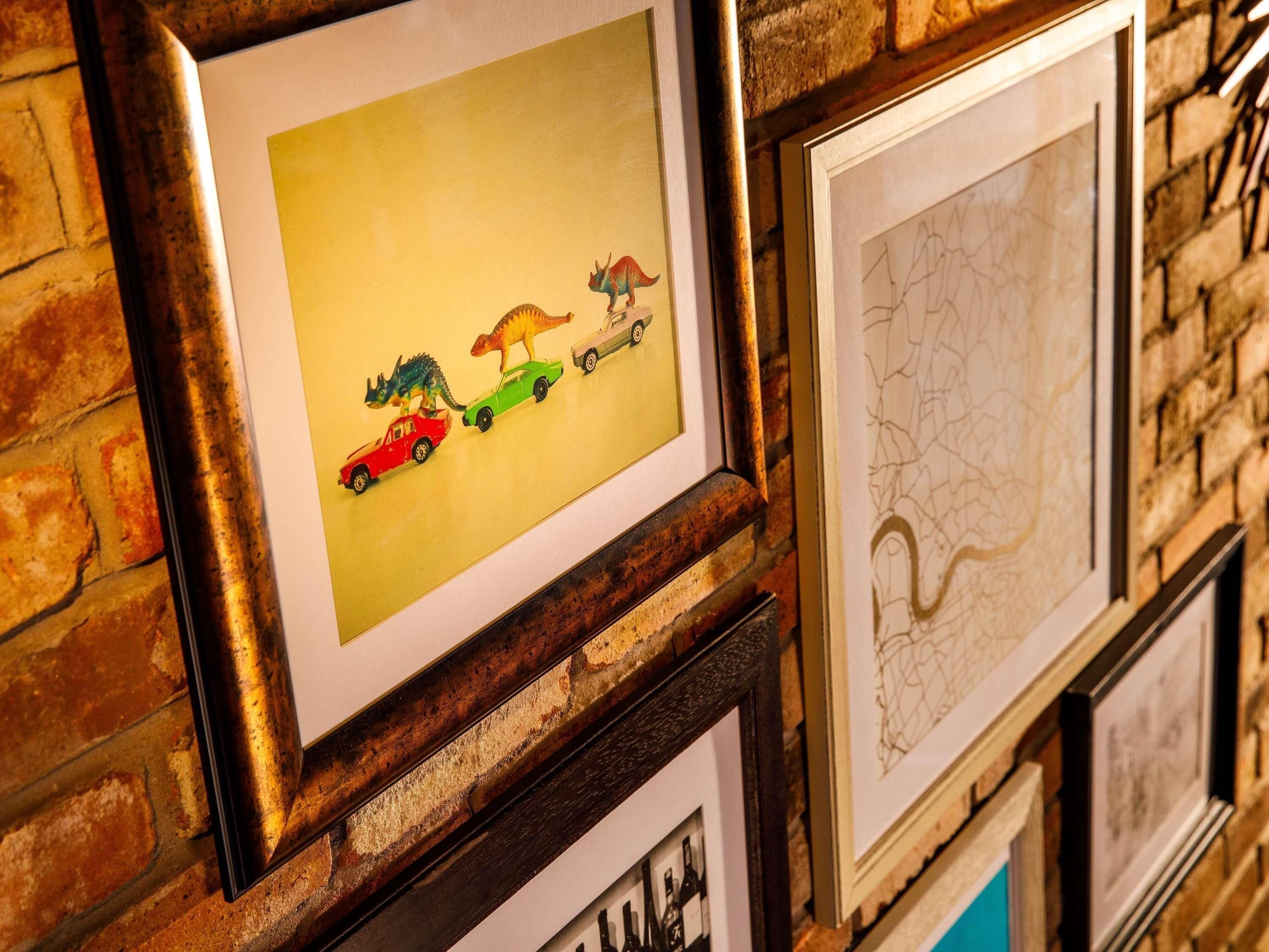 desk, blackout curtains, soundproofing, free wifi