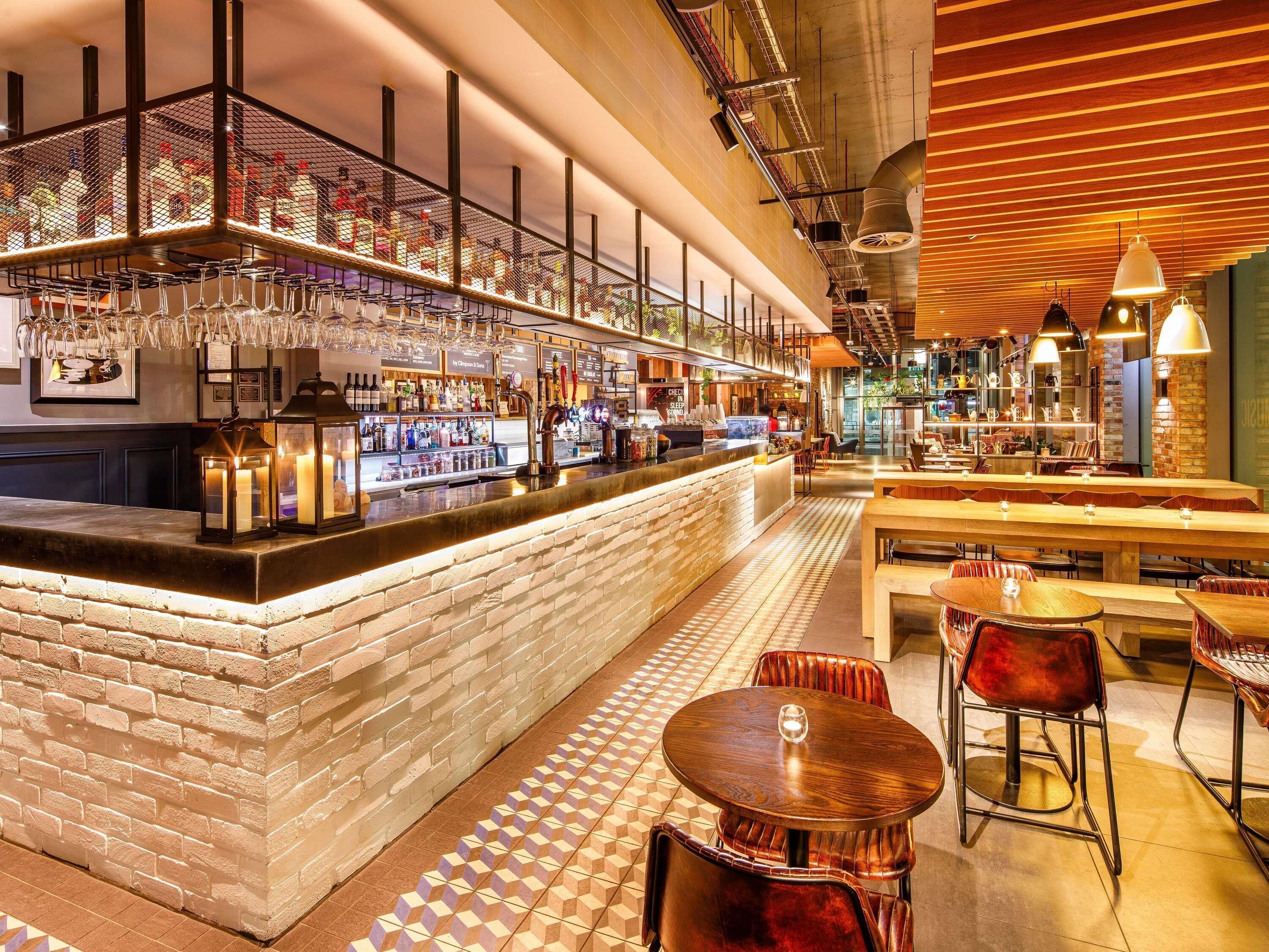 lunch and dinner served, international cuisine