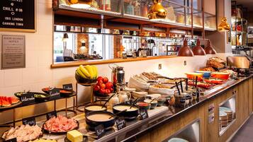 Tägliches Frühstücksbuffet (14.00 GBP pro Person)