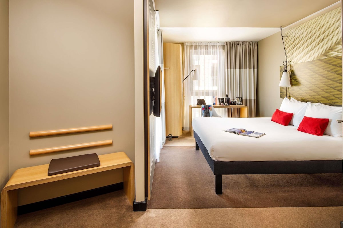 Rom – superior, 1 dobbeltseng | Skrivebord, blendingsgardiner, lydisolert og wi-fi (inkludert)