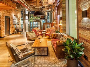 Lunch and dinner served, international cuisine - ibis London Canning Town (London)