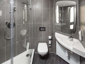 Escritorio, cortinas blackout, insonorización y wifi gratis