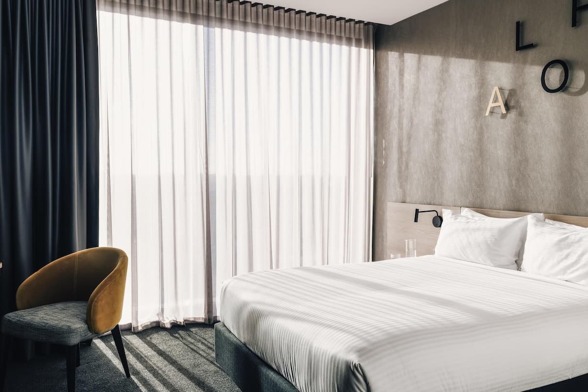 Standard Room, 1 Queen Bed