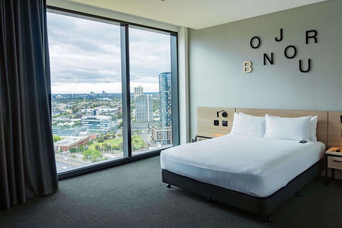 Habitació estàndard, 1 llit de matrimoni, accessible | 1 dormitori i matalassos amb encoixinament addicional