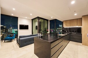 Deluxe Apartment, 2 Bedrooms, City View | Living area