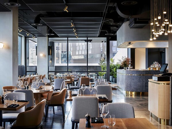 Lunch and dinner served, Italian cuisine