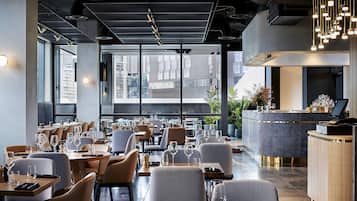 Lunch and dinner served, Italian cuisine