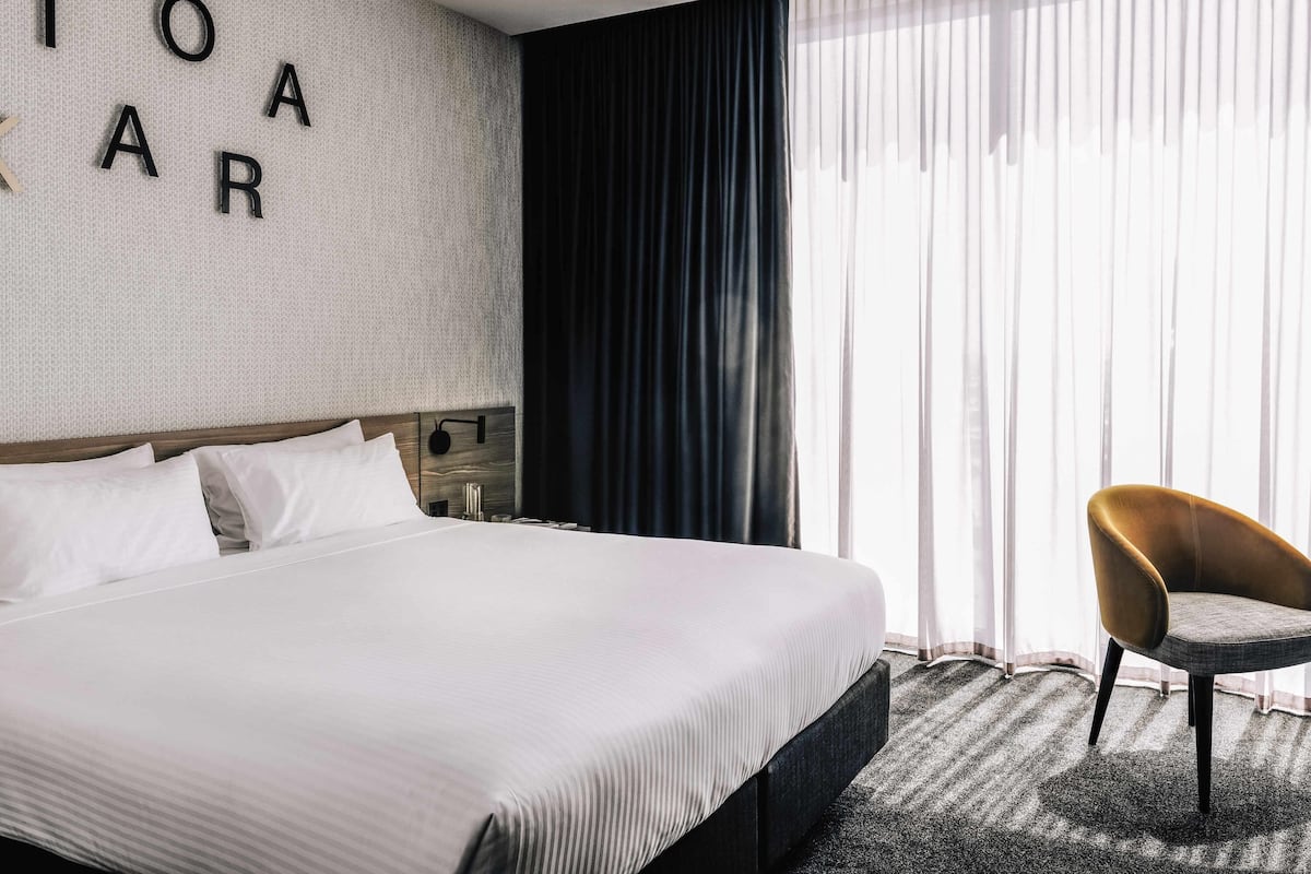 Superior Room, 1 King Bed