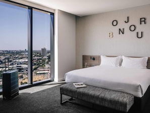 Junior Suite, 1 King Bed, City View