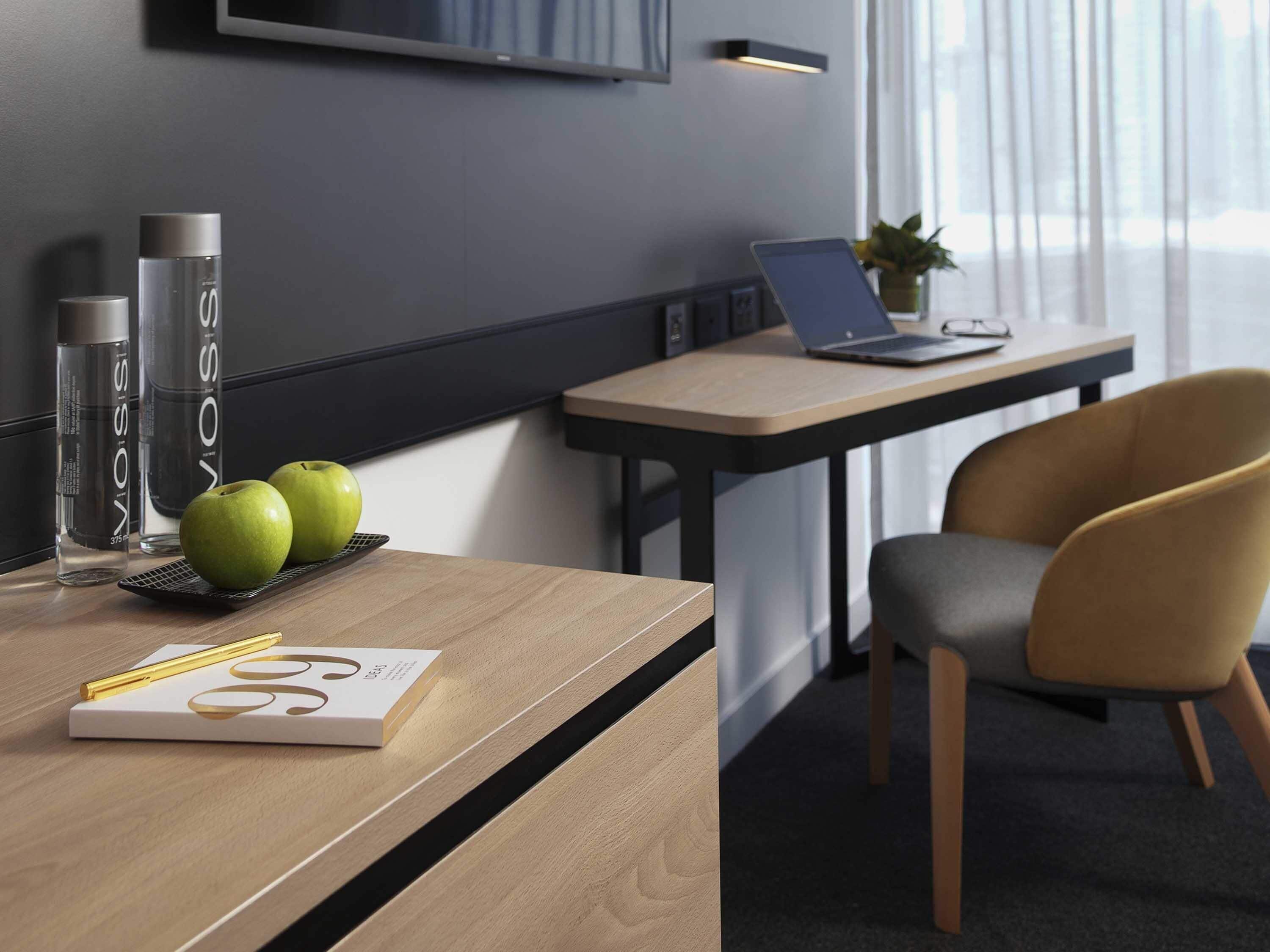 Deluxe Room, 1 King Bed | Pillowtop beds, in-room safe, desk, laptop workspace