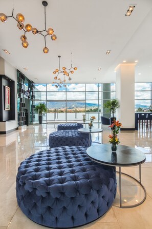 Lobby sitting area - Four Points By Sheraton Cuenca (Cuenca)