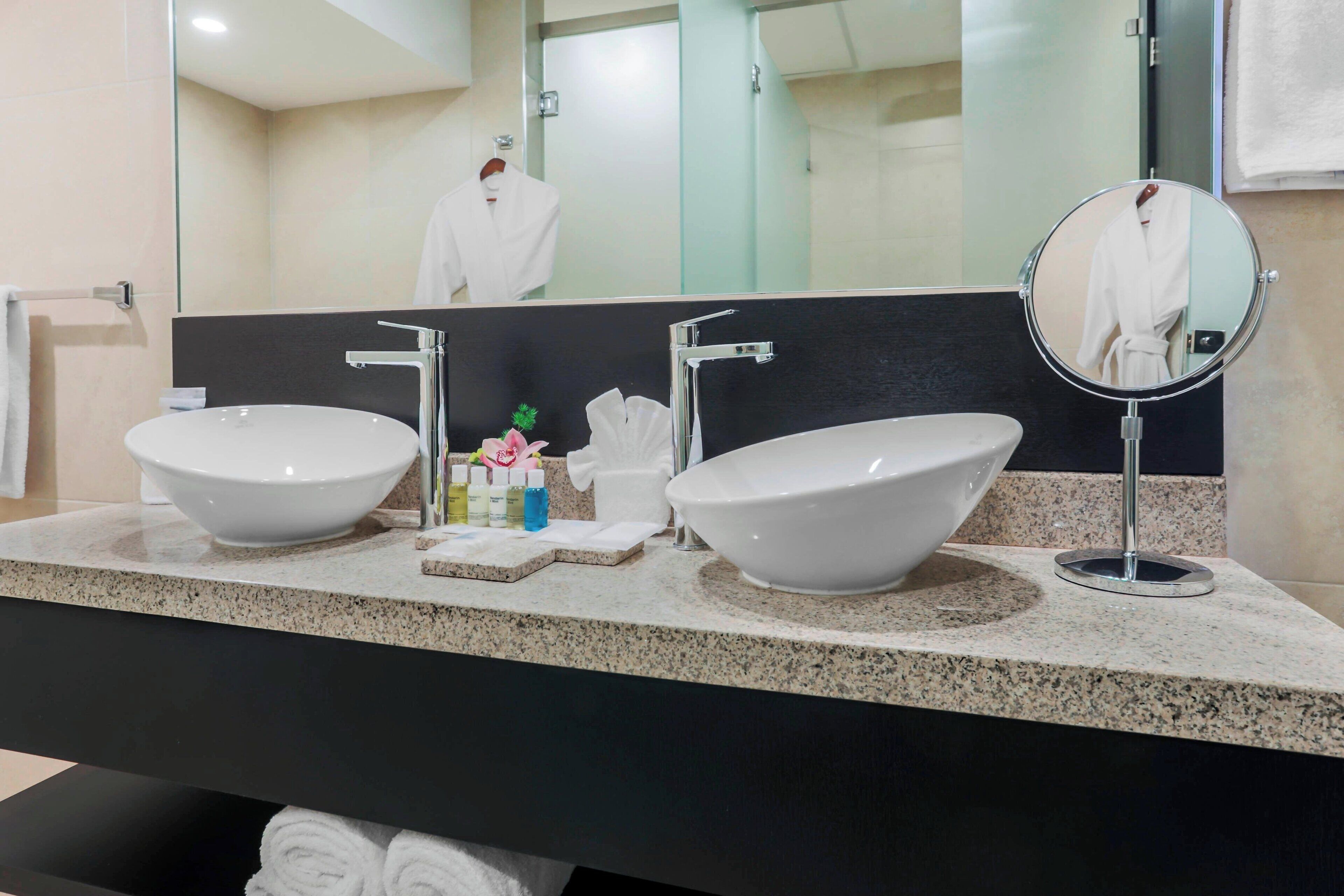 junior suite, 1 bedroom | bathroom | rainfall showerhead, free toiletries, hair dryer, towels
