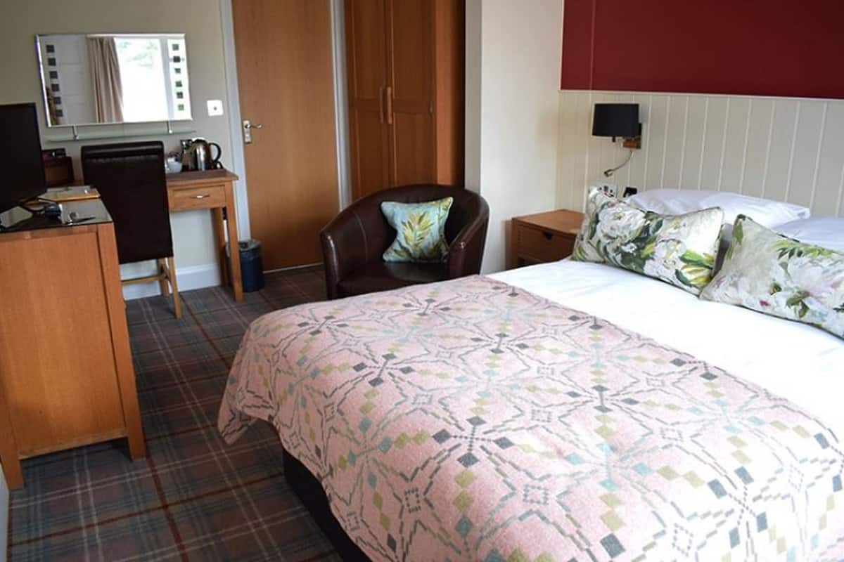 Blackout curtains, free WiFi, bed sheets