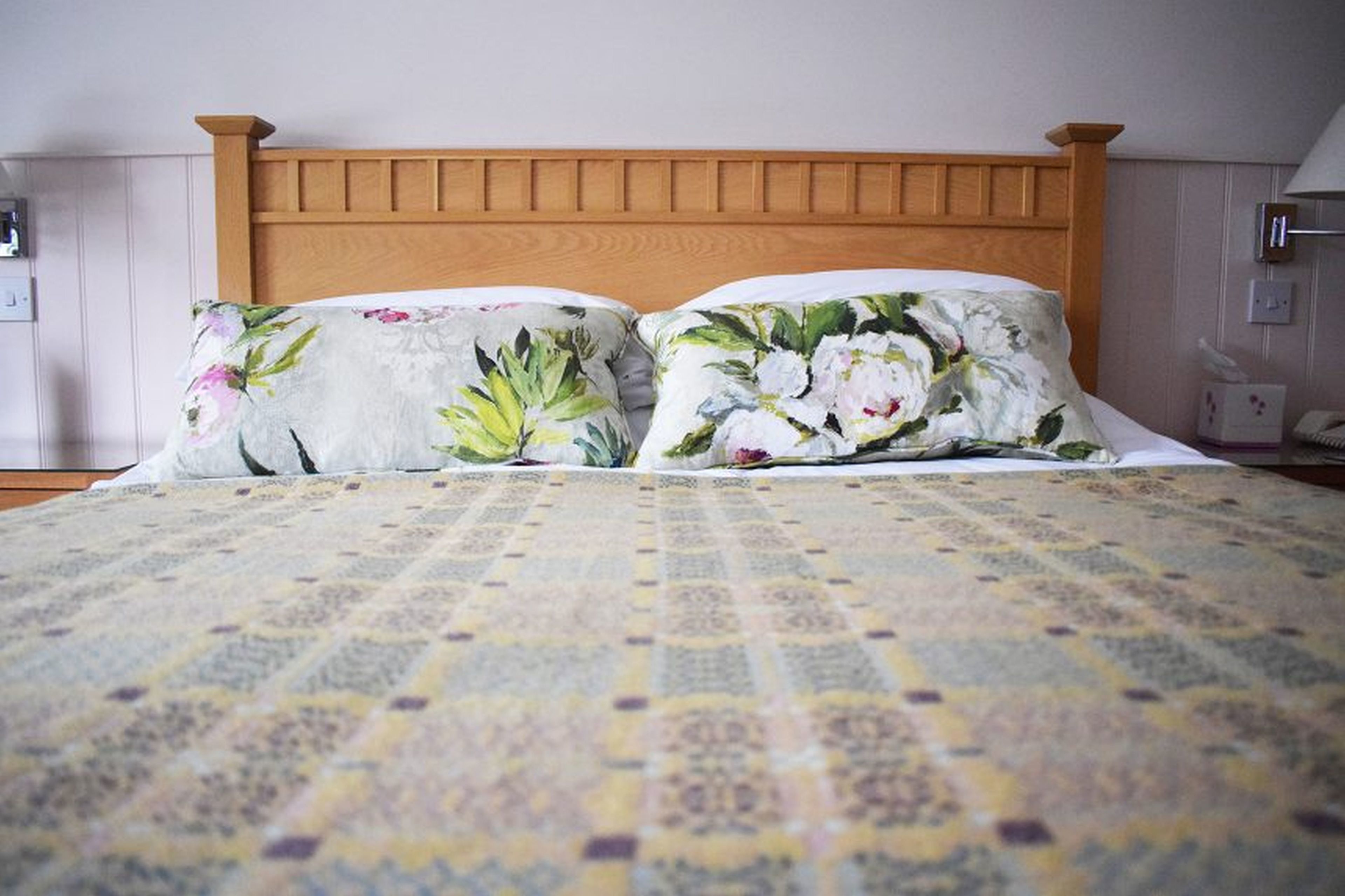 Blackout drapes, free WiFi, bed sheets