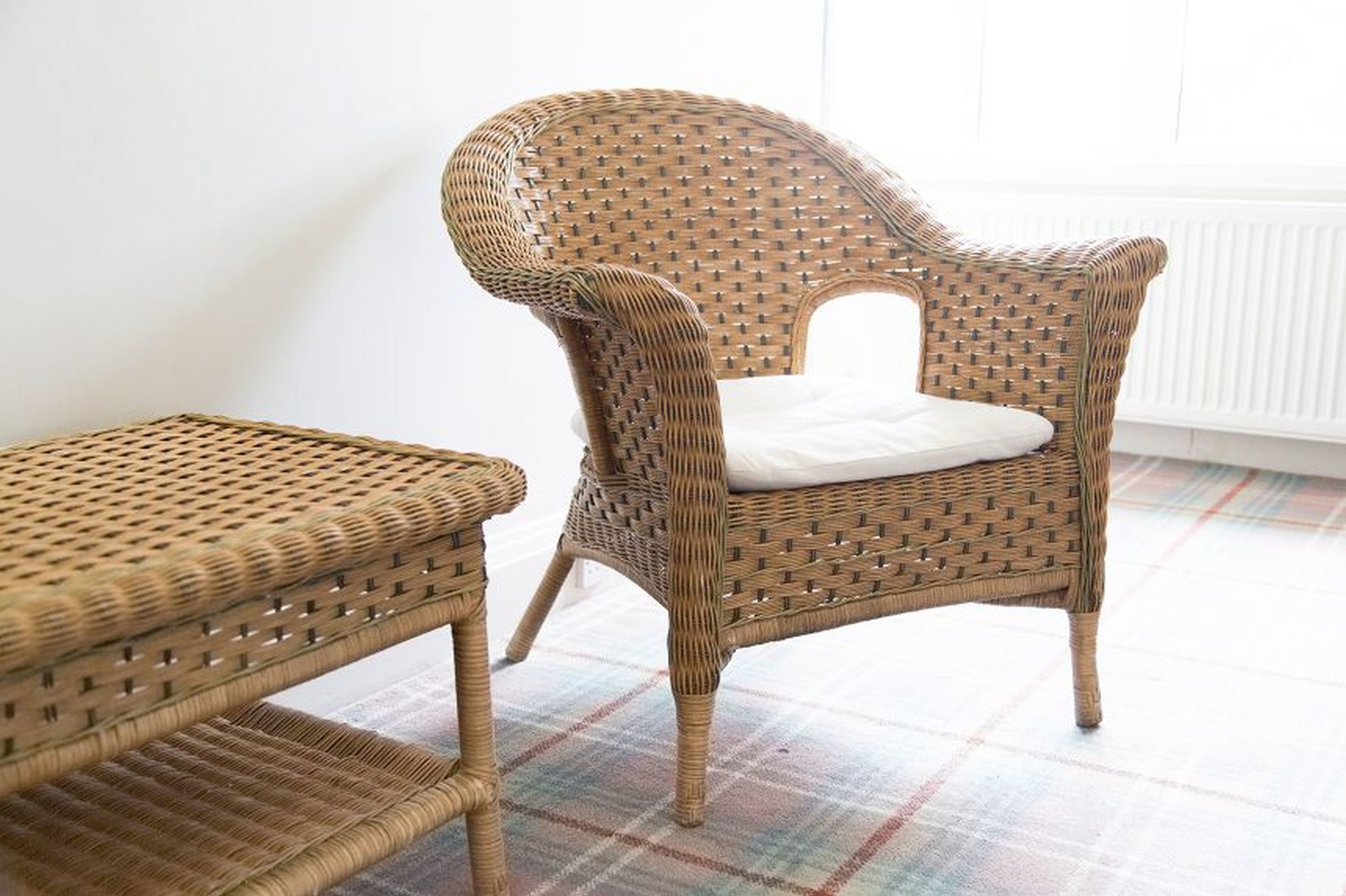 blackout curtains, free wifi, bed sheets