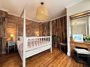 Dobbeltrom – premium | Blendingsgardiner, wi-fi (inkludert) og sengetøy