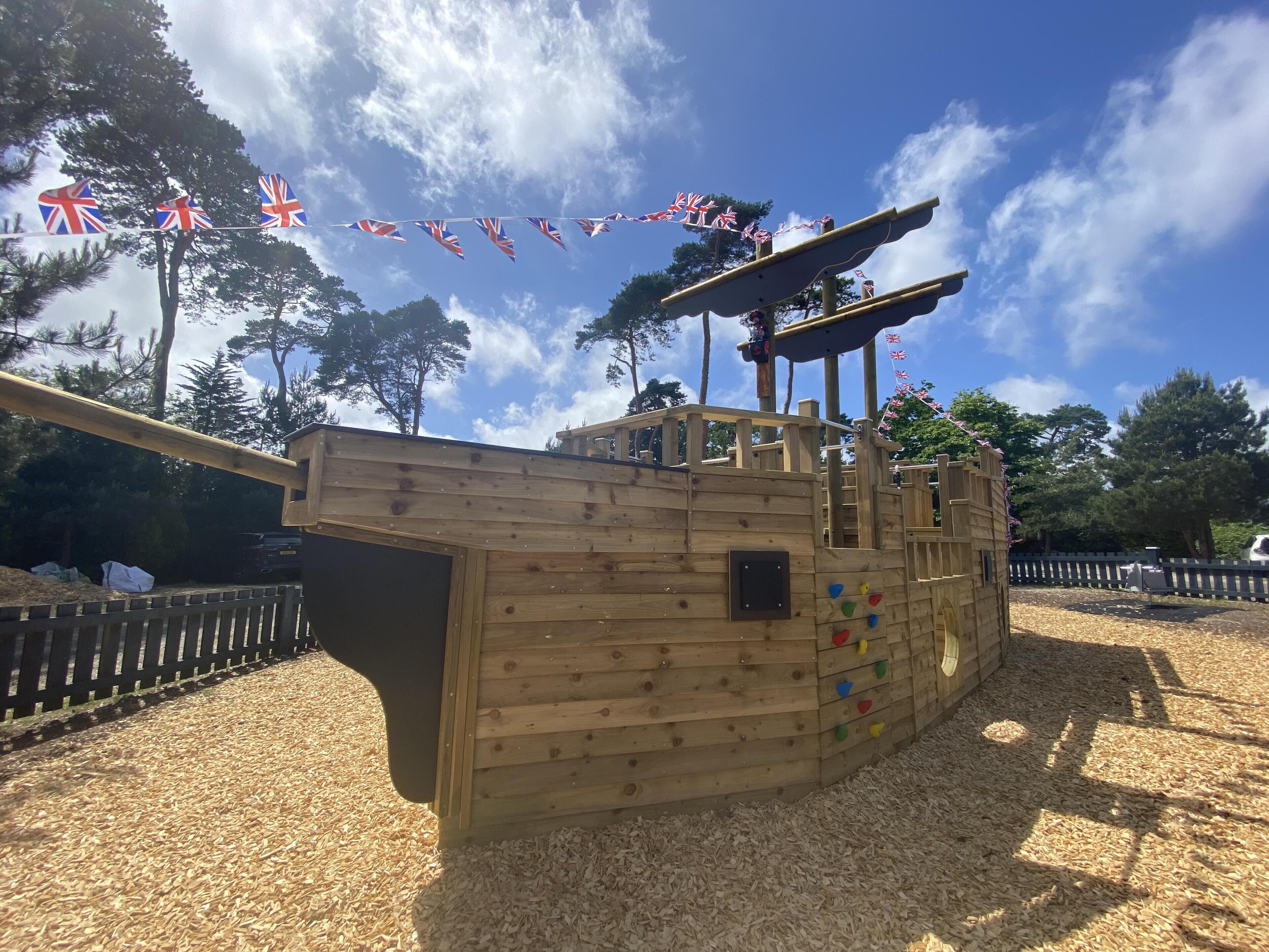 Lasten leikkialue ulkona