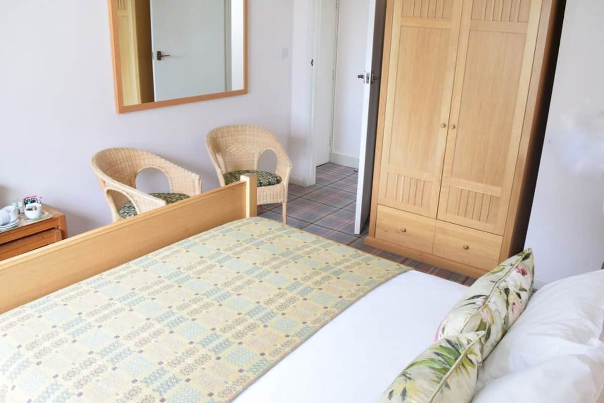 Blackout curtains, free WiFi, bed sheets