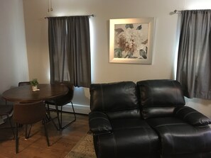 雙人房, 多張床 | 房內用餐區