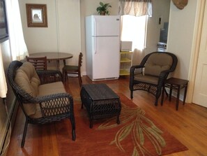 Double Room, Multiple Beds, Full Kitchen | Living area