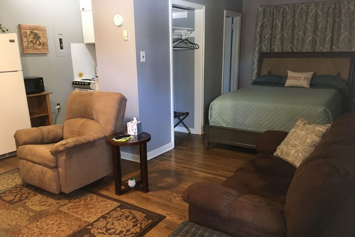 Room, 1 Queen Bed, Full Kitchen | Premium bedding, pillowtop beds, laptop workspace, iron/ironing board