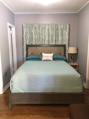 Room, 1 Queen Bed, Full Kitchen 