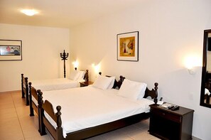 Minibar, két bảo mật tại phòng, bàn, màn/rèm cản sáng