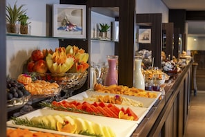 Free daily buffet breakfast - Hotel Laghetto Stilo Borges (Gramado)