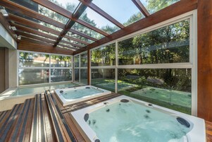 Una piscina techada