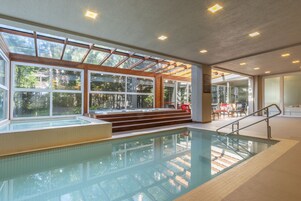 Una piscina techada
