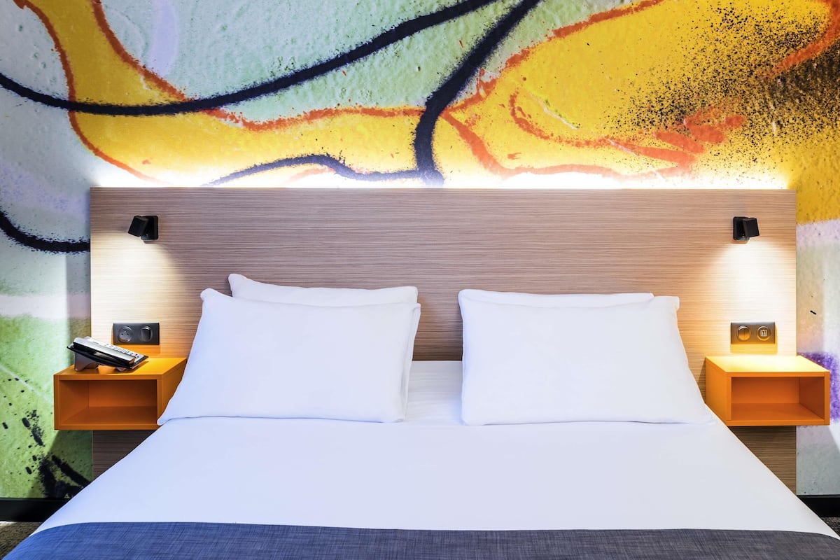 standard double room, 1 double bed | 1 bedroom, premium bedding, in-room safe, desk