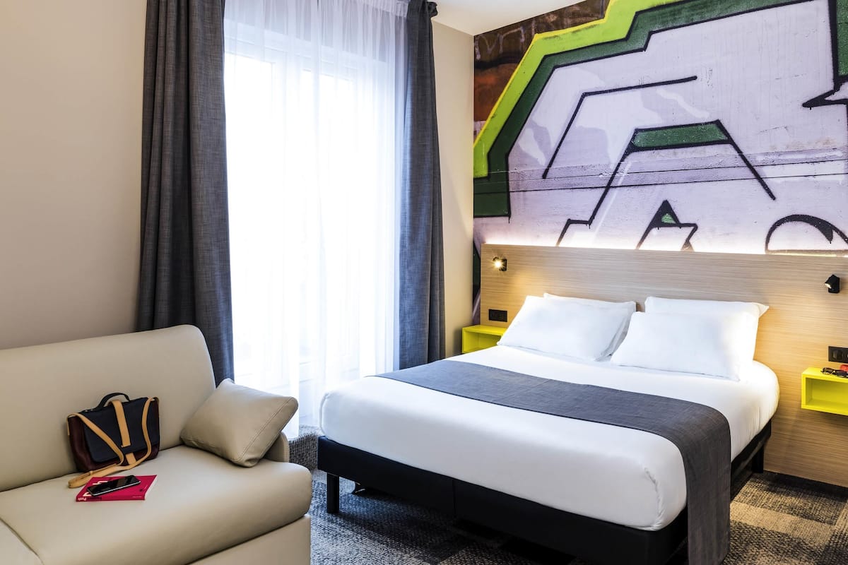 Standard Suite, 1 Katil Kelamin (Double) dengan Katil Sofa (Standard) | 1 bilik tidur, peralatan tempat tidur premium, peti besi dalam bilik