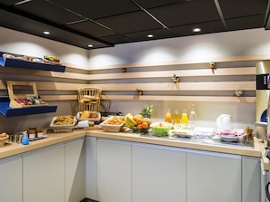 Free daily buffet breakfast