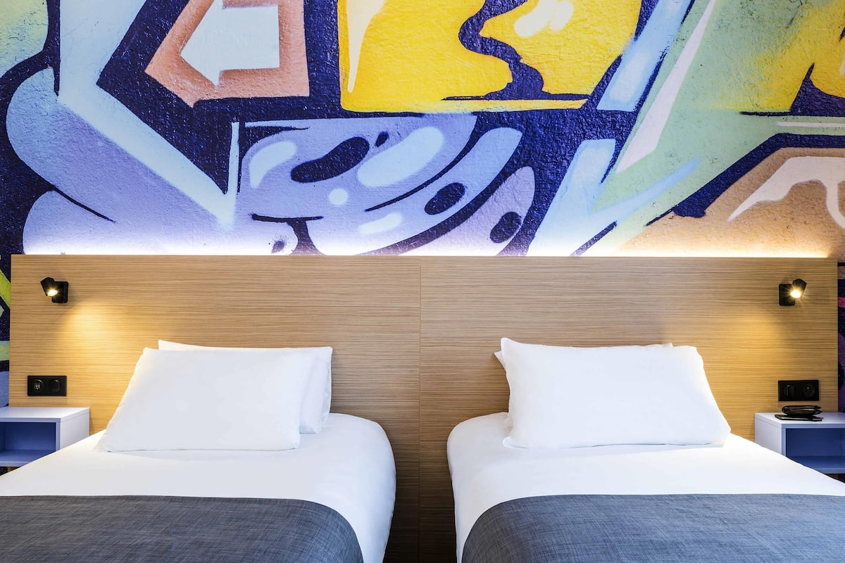 1 bedroom, premium bedding, in-room safe, desk