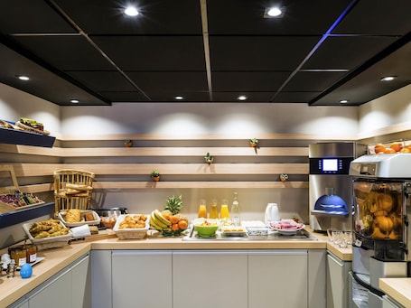 Free daily buffet breakfast . ibis Styles Clamart Gare Grand Paris
