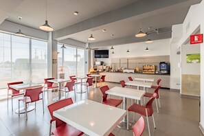 Desayuno continental incluido todos los días