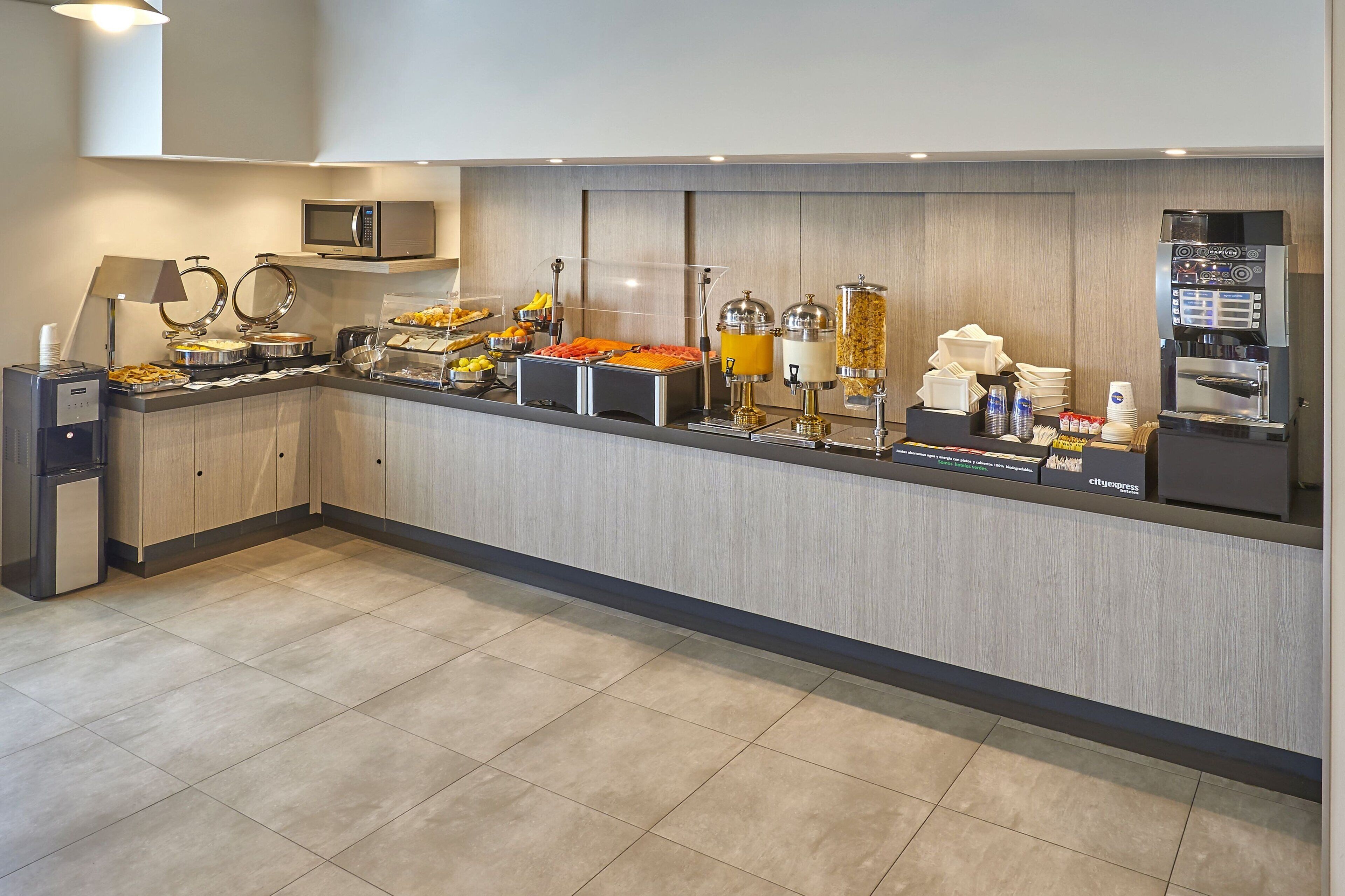 free daily continental breakfast