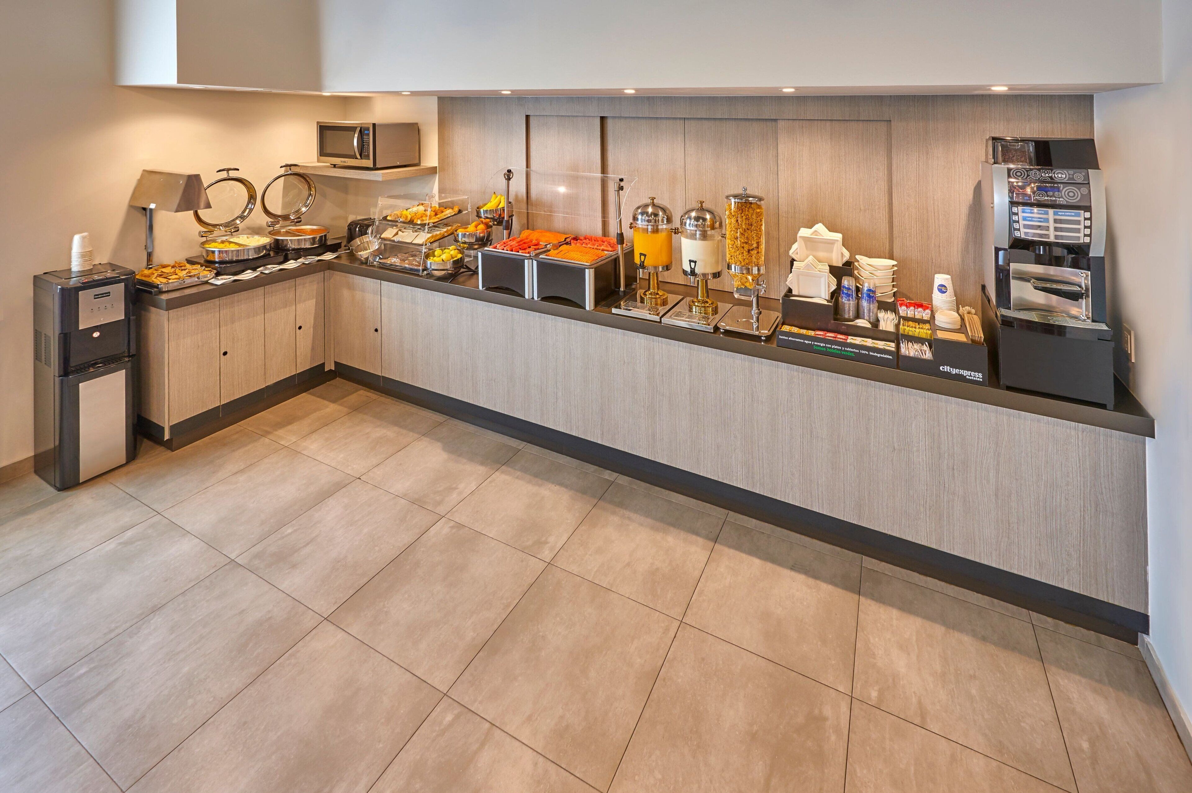 free daily continental breakfast