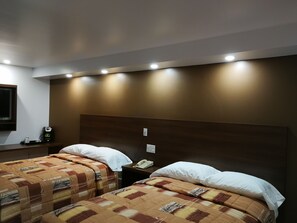 (Renovated) Double Room with Two Double Beds-Non Smoking | Free WiFi - Motel Chez Nous (Laval)