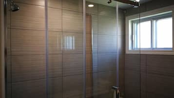 (Renovated)Queen Room with Two Queen Beds--Non Smoking | Bathroom