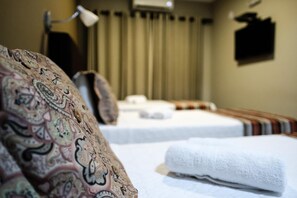 1 soveværelse, minibar, skrivebord, mørklægningsgardiner