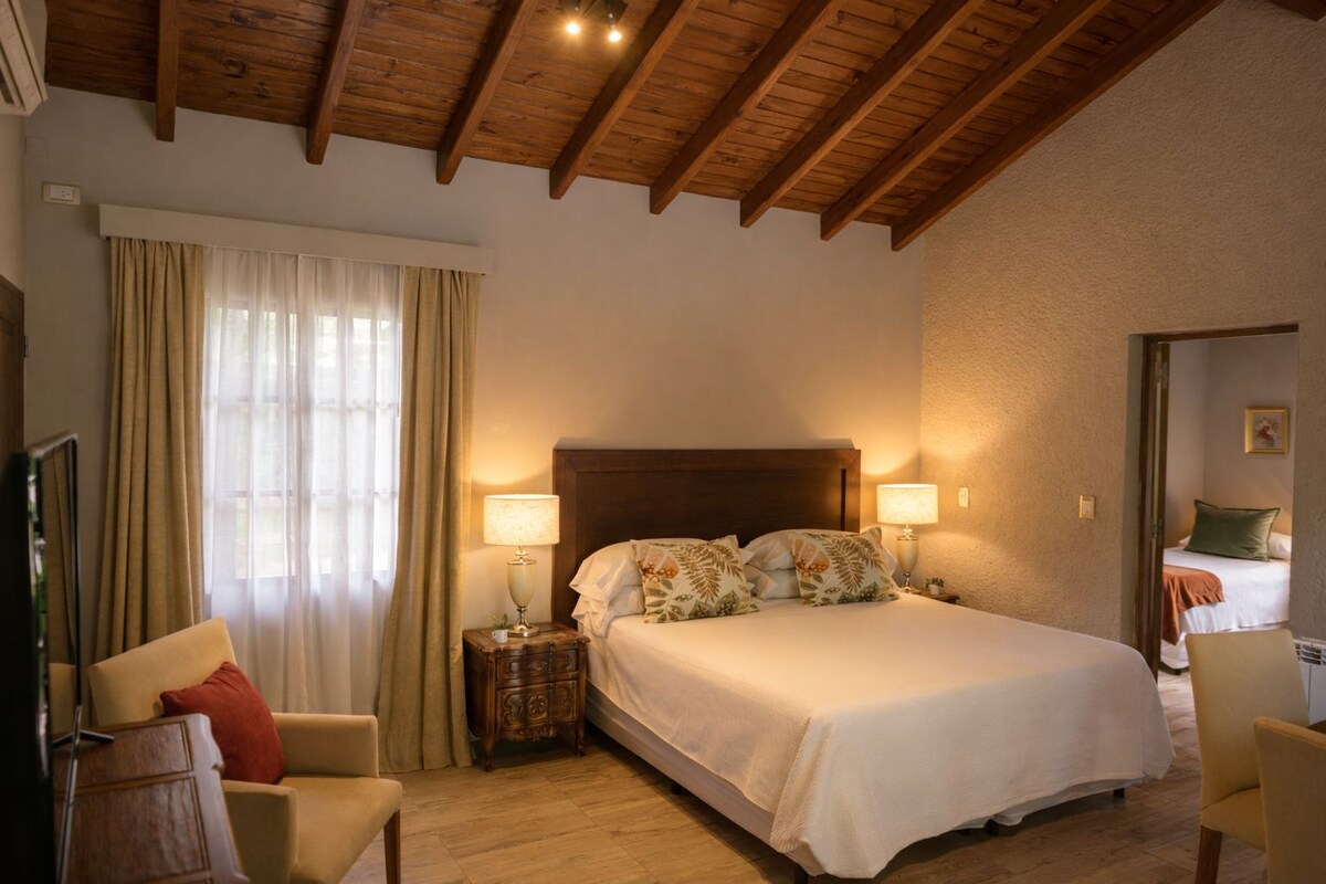 Premium Suite | In-room safe, iron/ironing board (on request), free WiFi, bed sheets