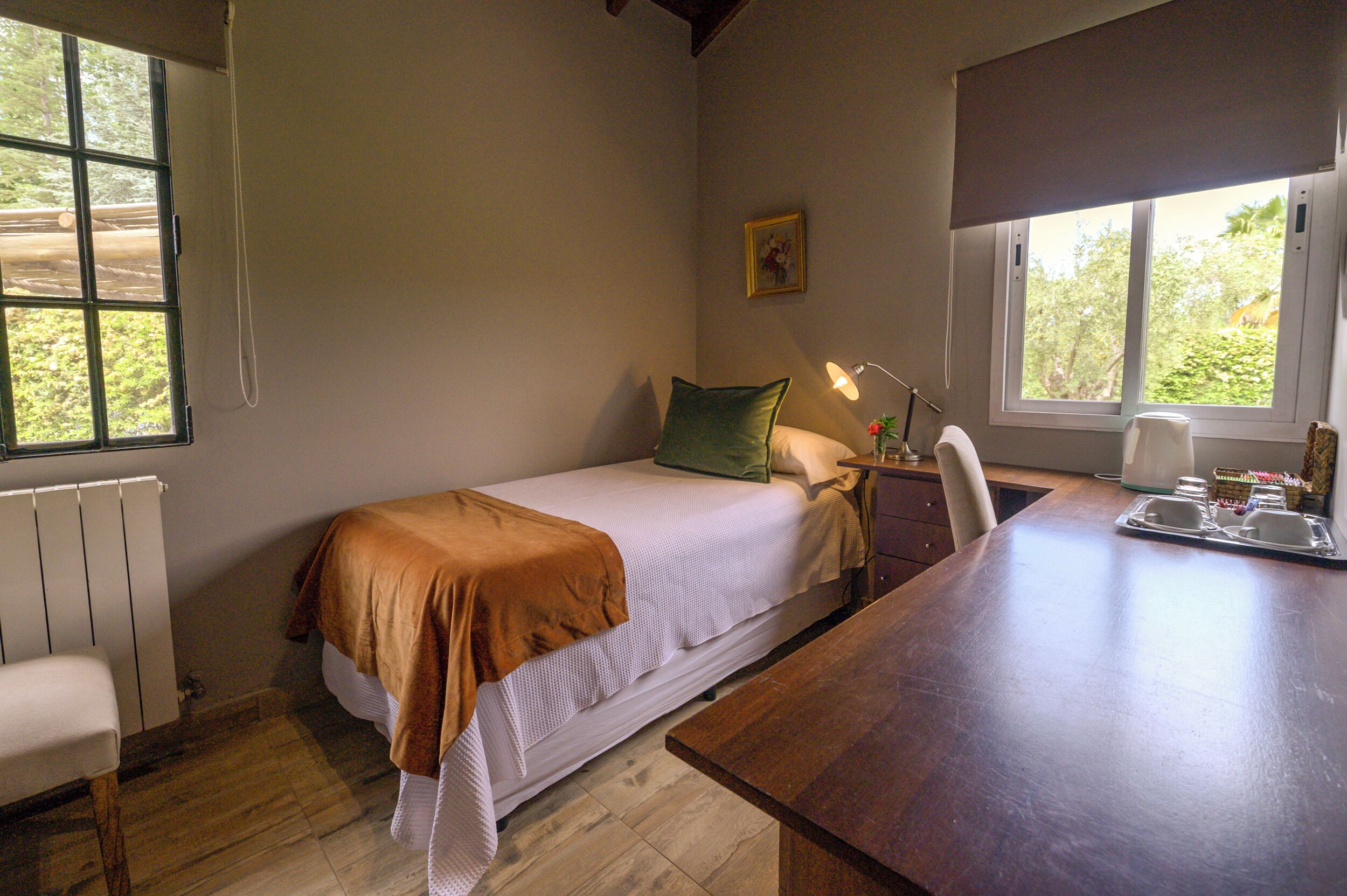 Exclusive Triple Room | In-room safe, iron/ironing board, free WiFi, bed sheets