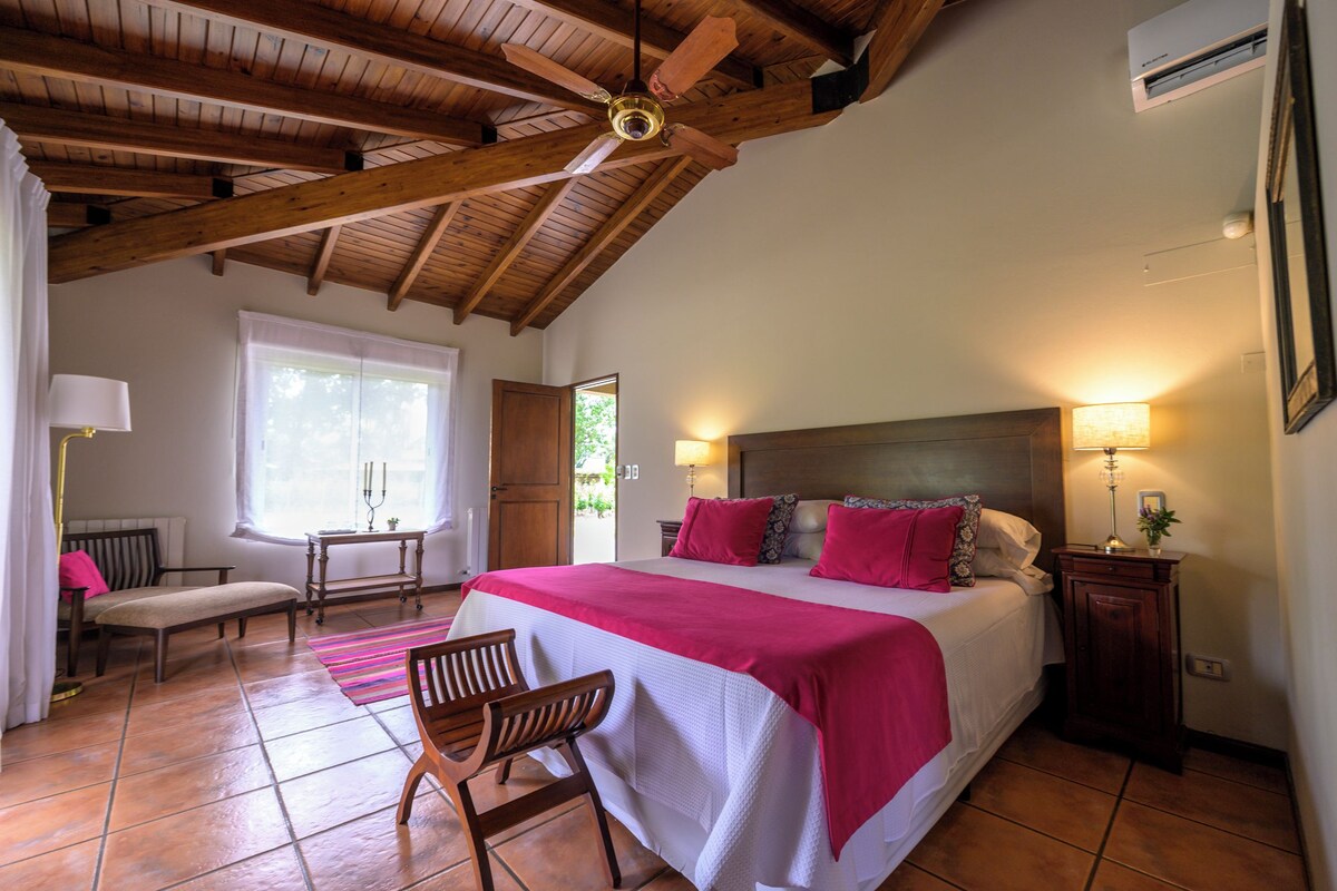 Superior Room | In-room safe, iron/ironing board (on request), free WiFi, bed sheets