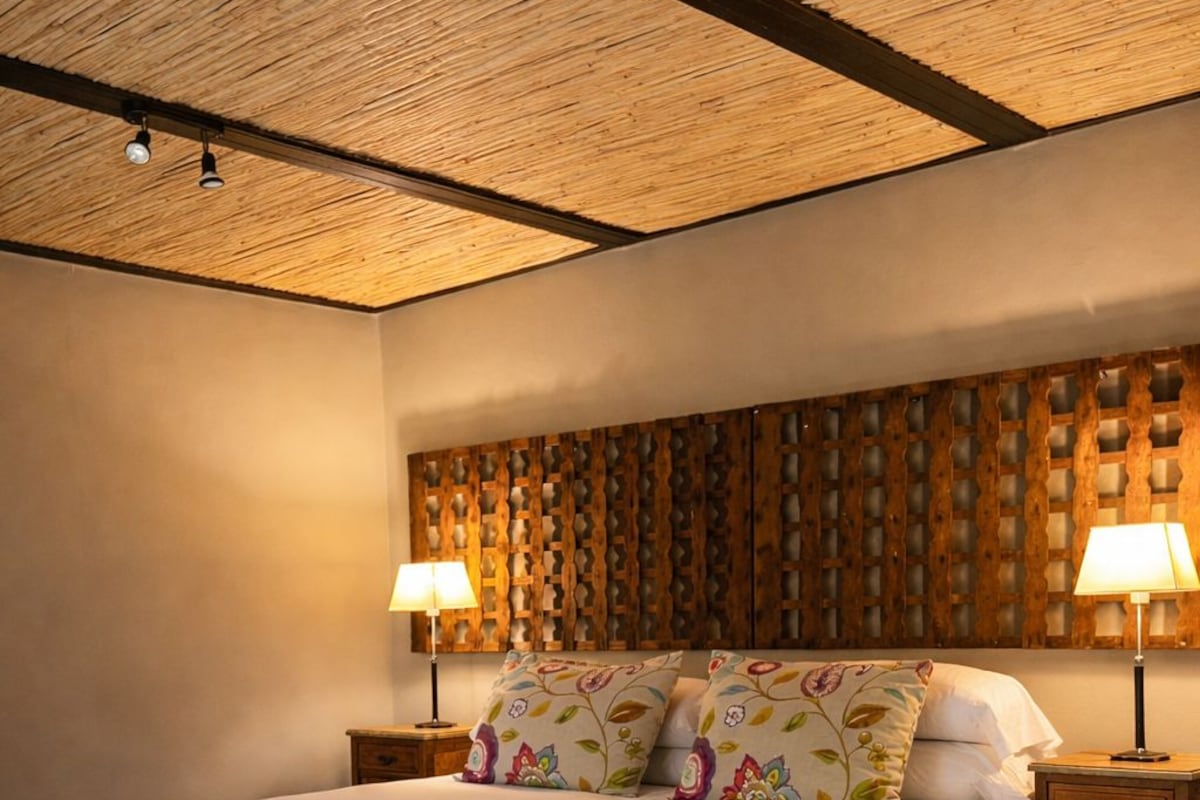 Luxury Double Room | In-room safe, iron/ironing board (on request), free WiFi, bed sheets